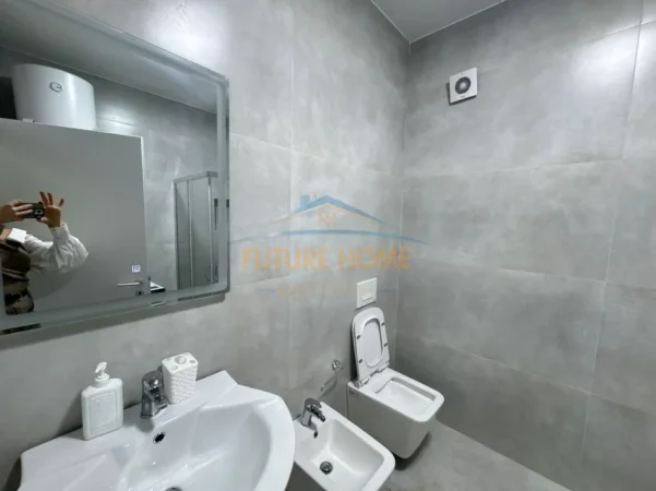Tirane, jepet me qera apartament 1+1 Kati 4, 80 m² 700 € (Zogu i Zi)