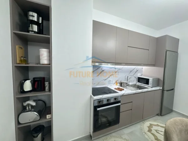 Tirane, jepet me qera apartament 1+1 Kati 4, 80 m² 700 € (Zogu i Zi)