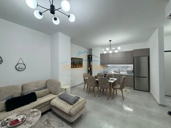 Tirane, jepet me qera apartament 1+1 Kati 4, 80 m² 700 € (Zogu i Zi)