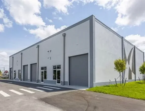 Tirane, shitet magazine Kati 0, 2.200 m² 1.200.000 € 