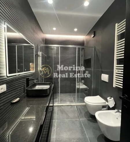 Tirane, jepet me qera apartament 2+1 Kati 4, 90 m² 1.500 € (Qender)