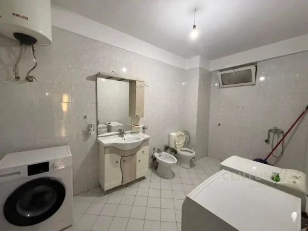 Tirane, jepet me qera apartament 1+1 Kati 6, 109 m² 400 € 