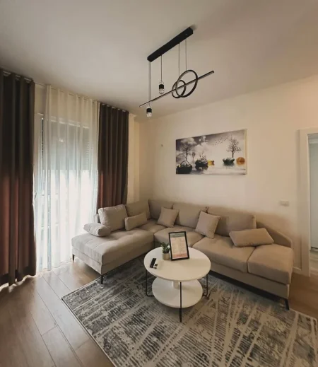 Tirane, jepet me qera 1+1 Kati 1, 