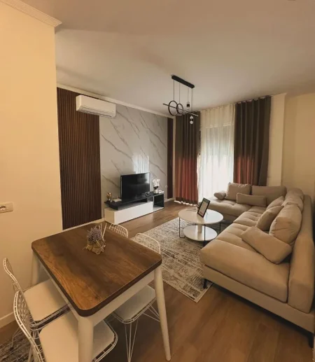 Tirane, jepet me qera 1+1 Kati 1, 