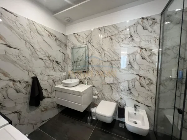 Tirane, jepet me qera apartament 2+1 Kati 1, 104 m² 2.000 € (Liqeni i Thatë, Tiranë)