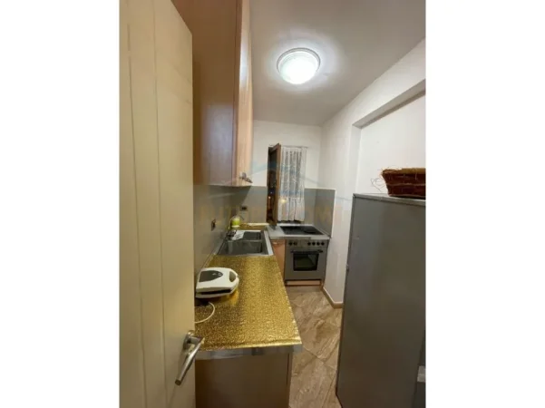 Tirane, jepet me qera apartament 1+1 Kati 3, 65 m² 370 € (Kinostudio,Tirane)