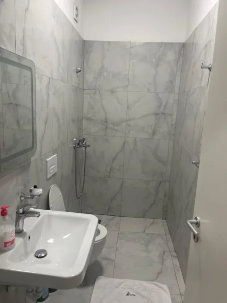 Tirane, shitet apartament 2+1 Kati 3, 94 m² 254.340 € (Ish parku i Autobusave.)