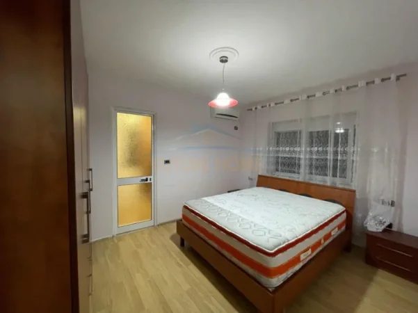 Tirane, jepet me qera apartament 1+1 Kati 3, 65 m² 370 € (Kinostudio,Tirane)