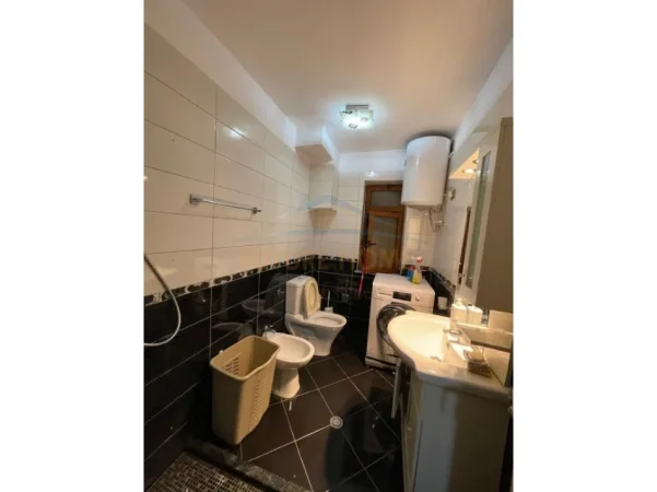Tirane, jepet me qera apartament 1+1 Kati 3, 65 m² 370 € (Kinostudio,Tirane)