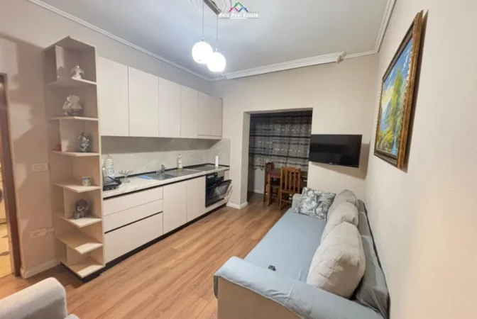 Tirane, jepet me qera apartament 1+1+Ballkon Kati 3, 60 m² 520 € (tish dahia)