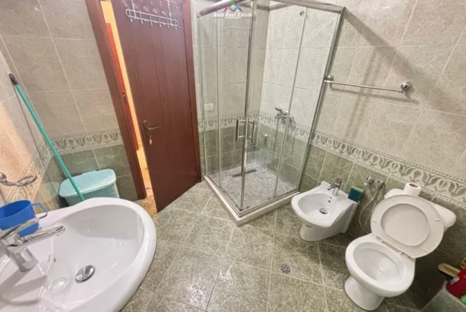 Tirane, jepet me qera apartament 1+1+Ballkon Kati 3, 60 m² 520 € (tish dahia)