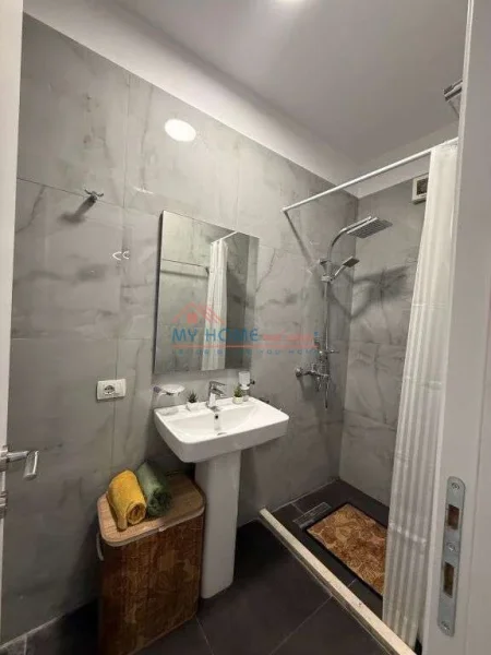 Tirane, shitet garsonier 1+1 Kati 4, 35 m² 83.000 € (Kristal center)