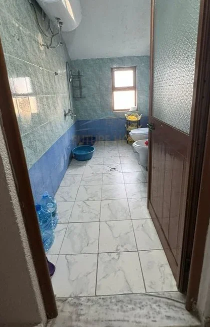 Tirane, jepet me qera apartament 3+1 Kati 7, 91 m² 450 € (laprake)