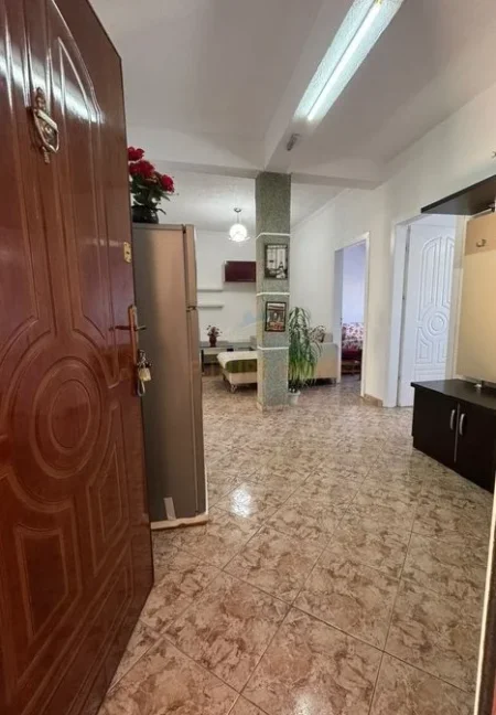 Tirane, jepet me qera apartament 3+1 Kati 7, 91 m² 450 € (laprake)