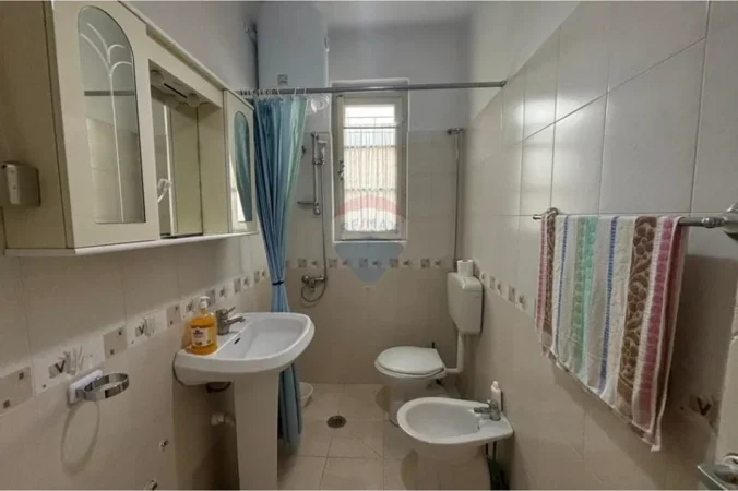 Vlore, jepet me qera shtepi 2+1+Aneks Kati 1, 86 m² 400 € (Pran Shkolles Halim Xhelo)