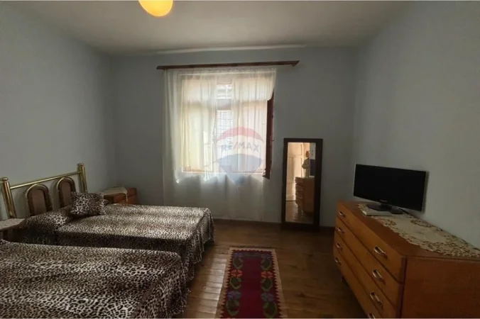 Vlore, jepet me qera shtepi 2+1+Aneks Kati 1, 86 m² 400 € (Pran Shkolles Halim Xhelo)