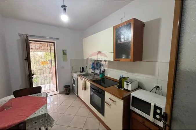 Vlore, jepet me qera shtepi 2+1+Aneks Kati 1, 86 m² 400 € (Pran Shkolles Halim Xhelo)