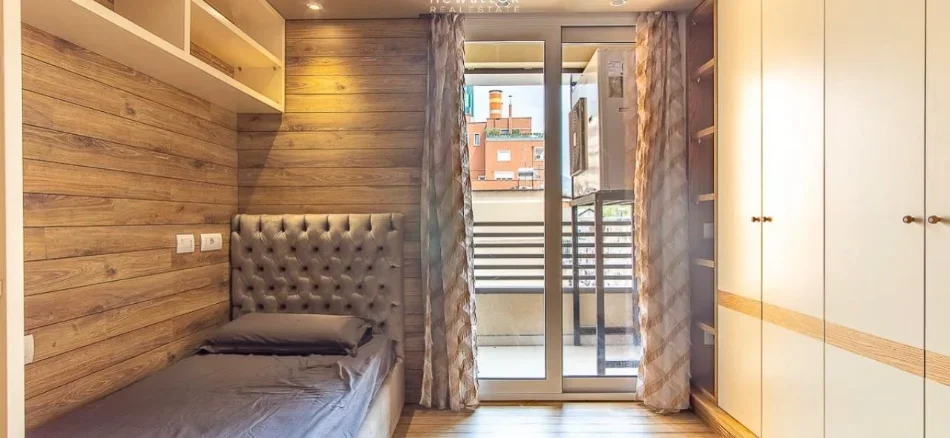 Tirane, jepet me qera apartament 2+1 Kati 4, 190 m² 1.917 € (Myslym Shyri)