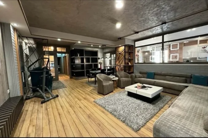 Tirane, jepet me qera apartament 2+1 Kati 4, 190 m² 1.917 € (Myslym Shyri)