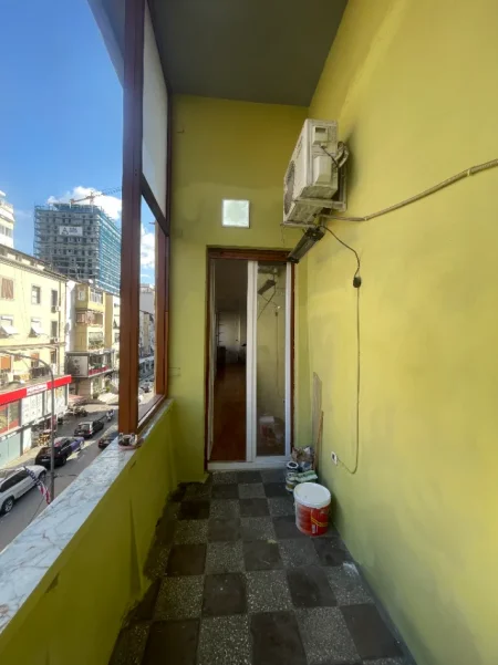 Tirane, jepet me qera ambjent biznesi Kati 2, 71 m² 800 € (rr Vaso Pasha)