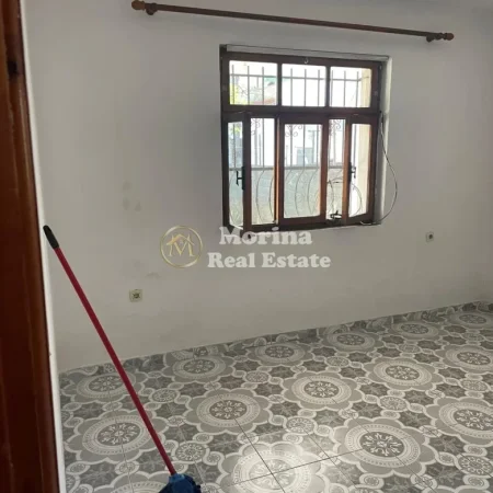 Tirane, jepet me qera apartament 1+1 Kati 1, 80 m² 250 € (Yzberisht)