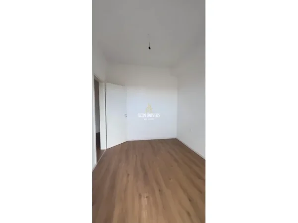 Tirane, jepet me qera apartament 1+1+Ballkon Kati 5, 50 m² 350 € (Ali Demi)