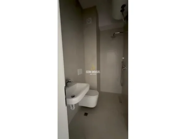 Tirane, jepet me qera apartament 1+1+Ballkon Kati 5, 50 m² 350 € (Ali Demi)