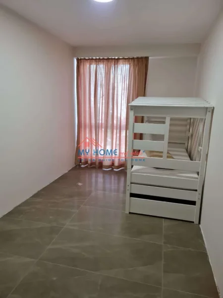 Tirane, jepet me qera apartament 3+1+Ballkon Kati 6, 130 m² 780 € (Fusha e Aviacionit)