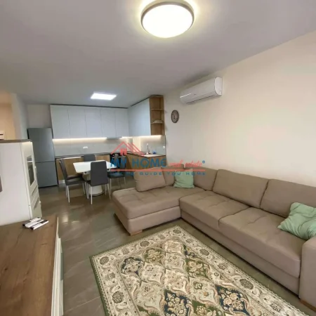 Tirane, jepet me qera apartament 3+1+Ballkon Kati 6, 130 m² 780 € (Fusha e Aviacionit)