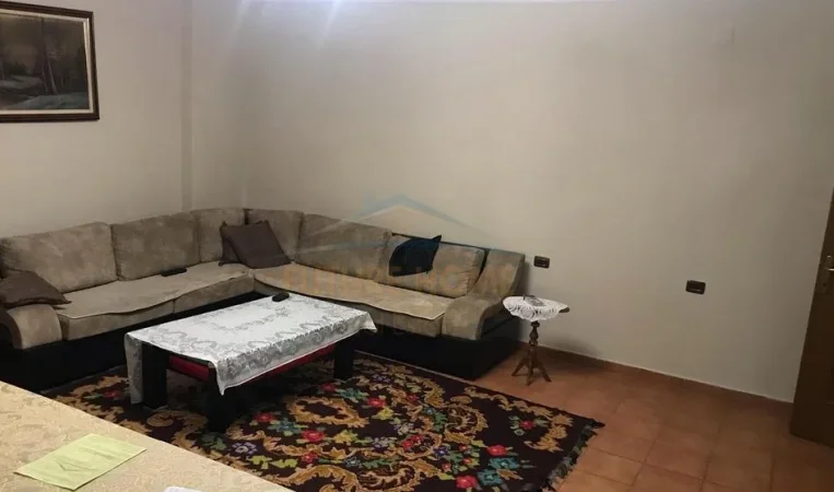 Tirane, jepet me qera apartament 3+1 Kati 2, 120 m² 1.000 € (Don Bosko)