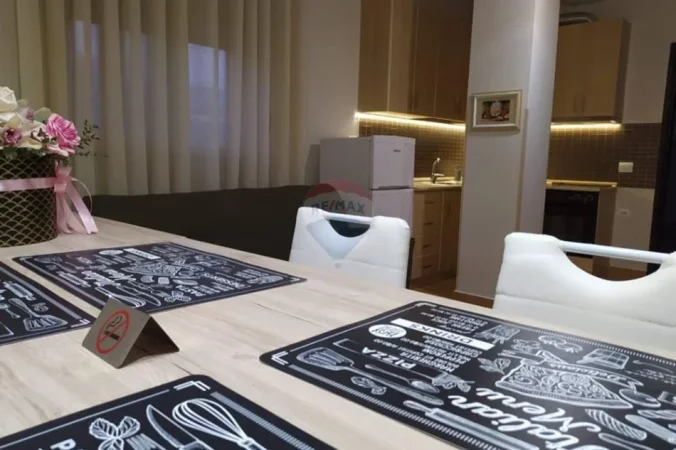 Vlore, jepet me qera garsonier 1+1 , 30 m² 280 € (Rruga Sulejman Delvina, Vlorë)