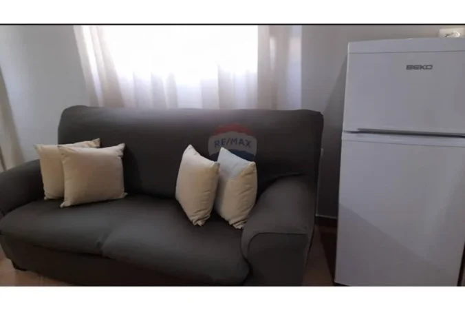 Vlore, jepet me qera garsonier 1+1 , 30 m² 280 € (Rruga Sulejman Delvina, Vlorë)