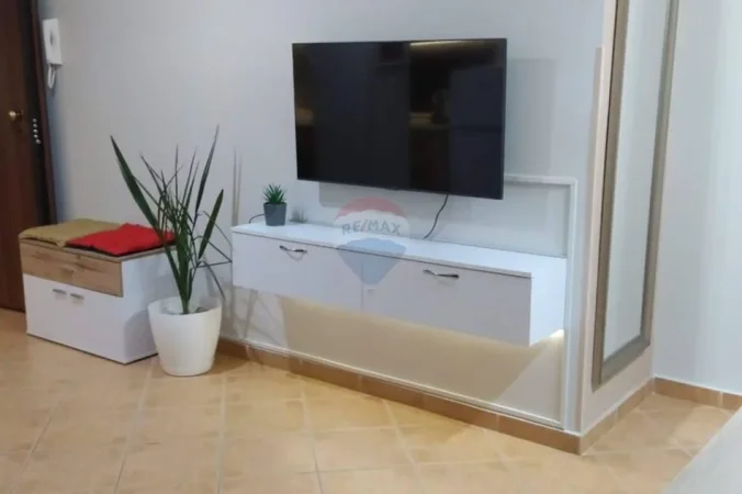 Vlore, jepet me qera garsonier 1+1 , 30 m² 280 € (Rruga Sulejman Delvina, Vlorë)