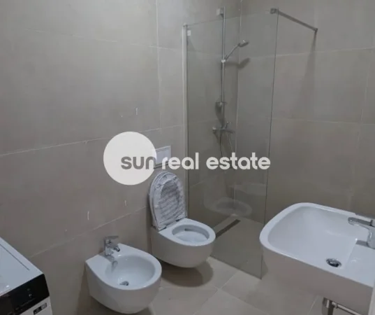 Tirane, jepet me qera apartament 2+1+Ballkon Kati 2, 135 m² 1.500 € (AFER PARKUT TE LIQENIT)