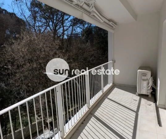 Tirane, jepet me qera apartament 2+1+Ballkon Kati 2, 135 m² 1.500 € (AFER PARKUT TE LIQENIT)