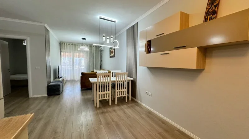 Tirane, jepet me qera apartament Kati 11, 81 m² 1.000 € (Perballe Gjimnazit Petro Nini Luarasi)