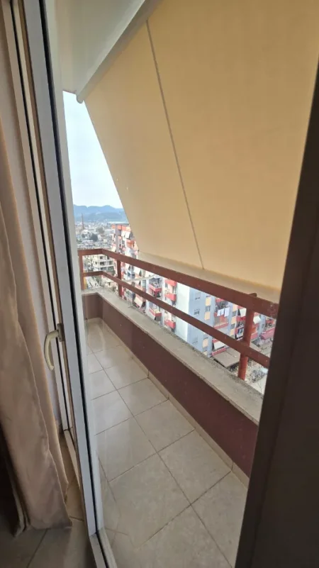 Tirane, jepet me qera apartament 2+1 Kati 8, 92 m² 350 € Pallatet Cabej