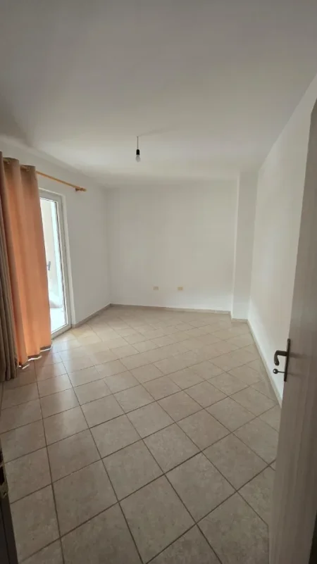 Tirane, jepet me qera apartament 2+1 Kati 8, 92 m² 350 € Pallatet Cabej