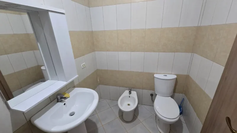 Tirane, jepet me qera apartament 2+1 Kati 8, 92 m² 350 € Pallatet Cabej