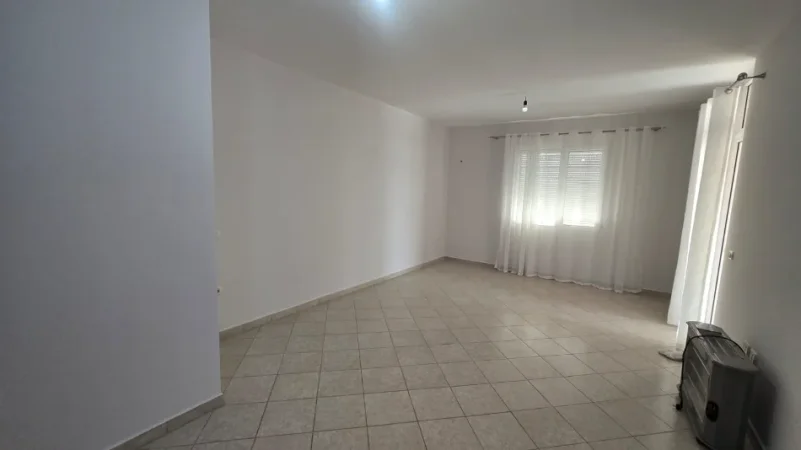 Tirane, jepet me qera apartament 2+1 Kati 8, 92 m² 350 € Pallatet Cabej