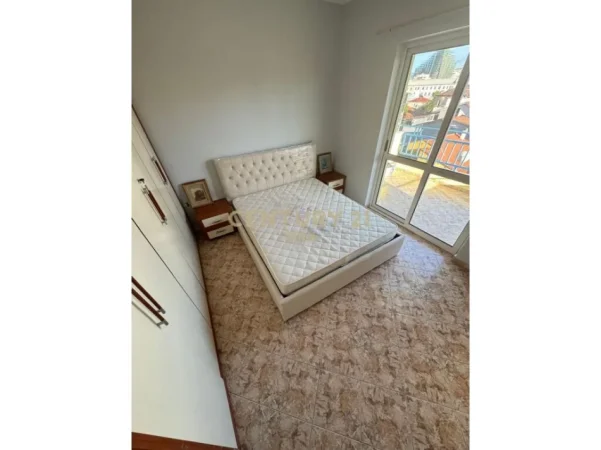 Tirane, jepet me qera apartament 1+1 Kati 5, 70 m² 480 € (Ambasad Gjermane)