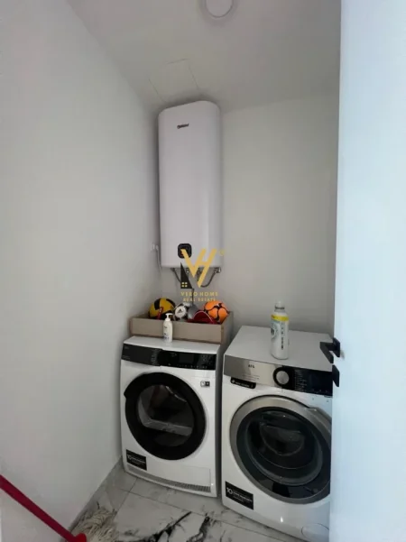 Tirane, shitet apartament 2+1+Ballkon Kati 5, 132 m² 750.000 € (LAKEVIEW RESIDENCE)