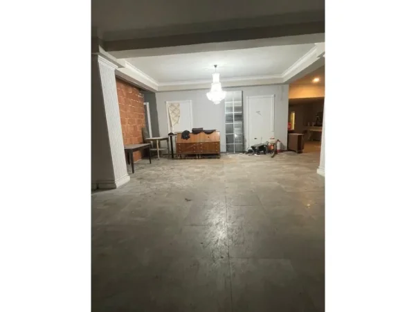 Tirane, shitet ambjent biznesi Kati -1, 441 m² 793.800 € (UNAZA E RE)