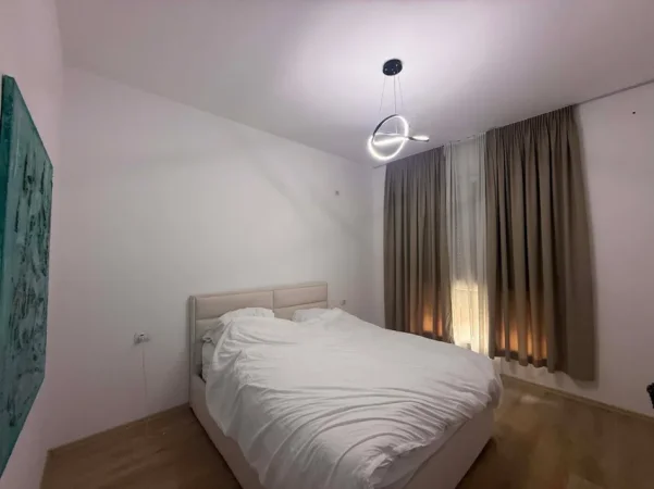 Tirane, shitet apartament 2+1 Kati 5, 95 m² 168.000 € (Rruga 5 Maji)