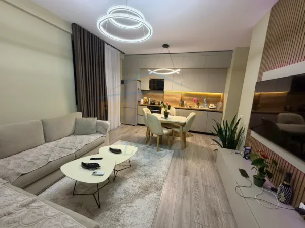 Tirane, shitet apartament 2+1 , 86 m² 140.000 € (UNAZA E RE)