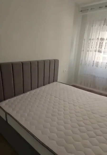 Tirane, jepet me qera apartament 1+1+Ballkon Kati 3, 80 m² 450 € (Tek Kupola – Rruga Dritan Hoxha)