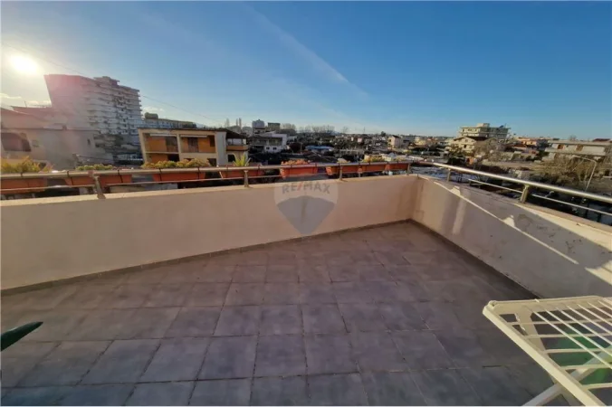 Vlore, jepet me qera apartament 1+1 Kati 3, 60 m² 350 € (Pran supermarket Univers)