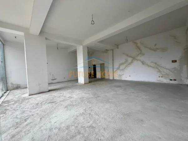 Tirane, shitet ambjent biznesi Kati 0, 110 m² 143.000 € (YZBERISHT)