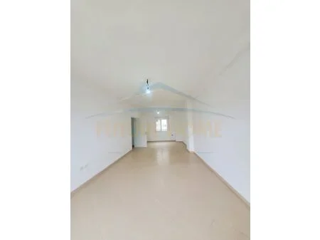 Tirane, shitet apartament 1+1 Kati 1, 118 m² 118.000 € (Fresk)