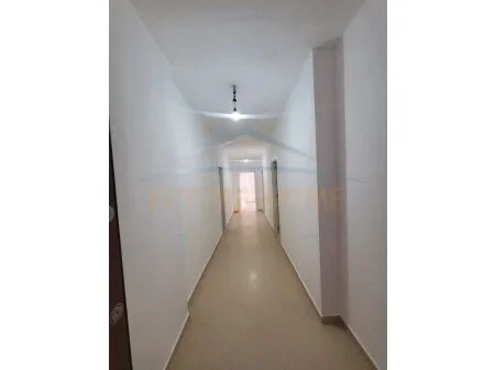 Tirane, shitet apartament 1+1 Kati 1, 118 m² 118.000 € (Fresk)